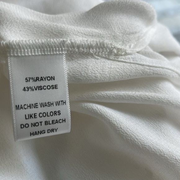 Cute! White Off The Shoulders Top/Blouse - Picture 5 of 5